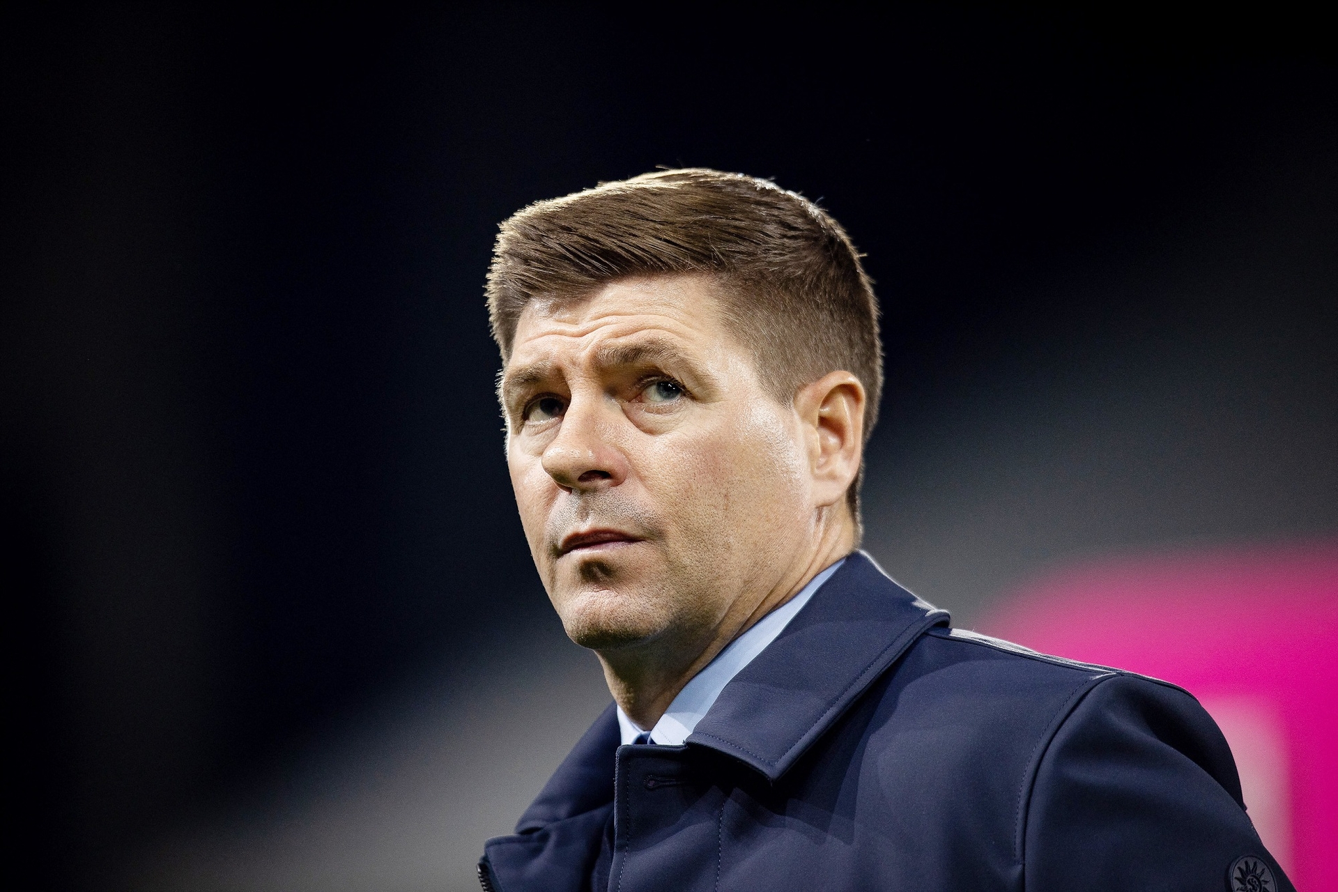 جيرارد يصف جيل إنجلترا السابق بـ”مجموعة من الخاسرين المغرورين”