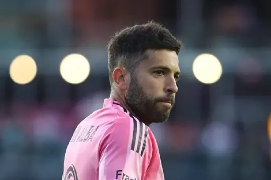 الإسباني جوردي ألبا يعلن اعتزاله